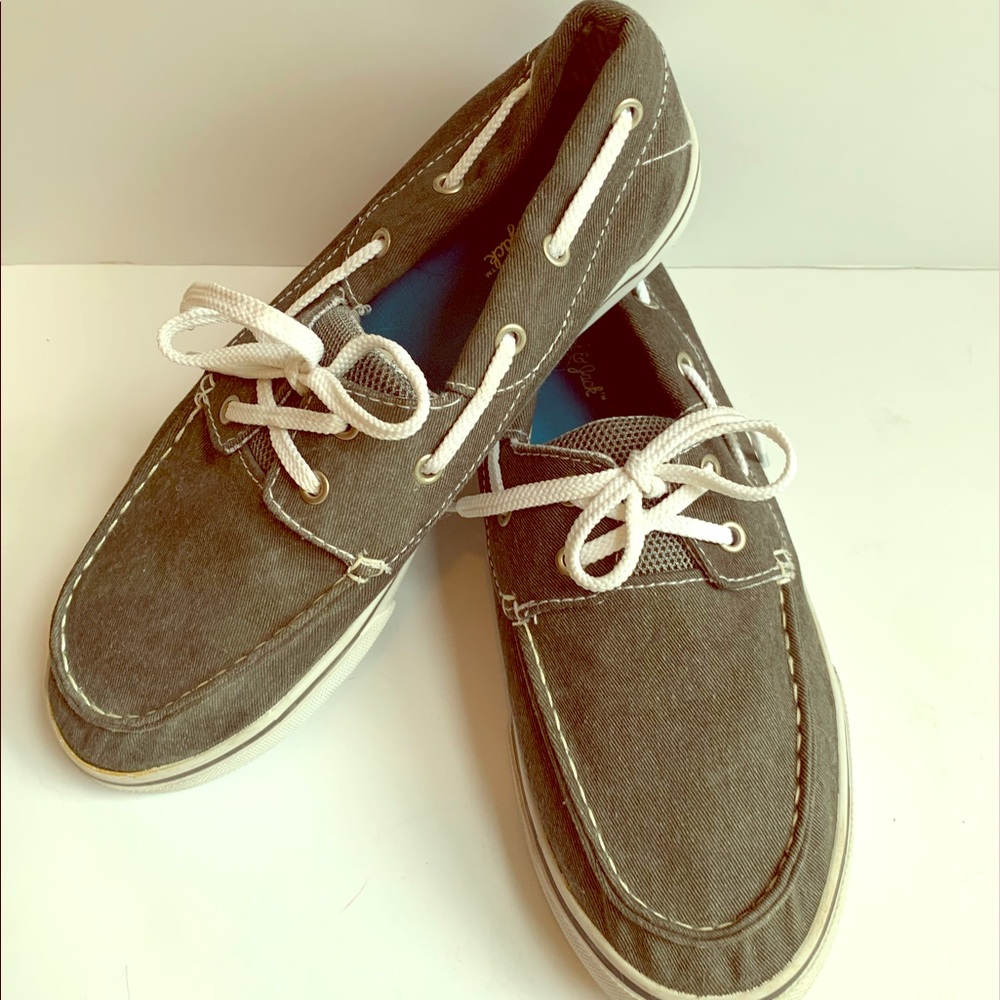 Boys’ Cat & Jack boat shoes, size 6